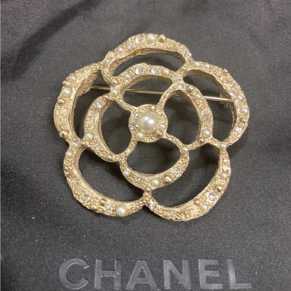 Chanel Brooch Camellia  Pearl Rhinestone Gold - Picture 12 of 17